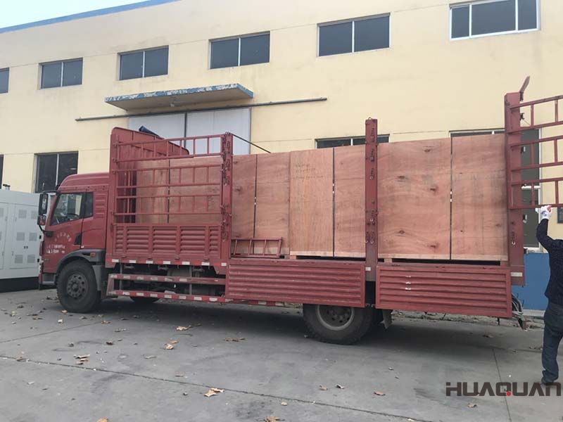 6月5號山東華全三臺標(biāo)配型發(fā)電機組順利發(fā)貨