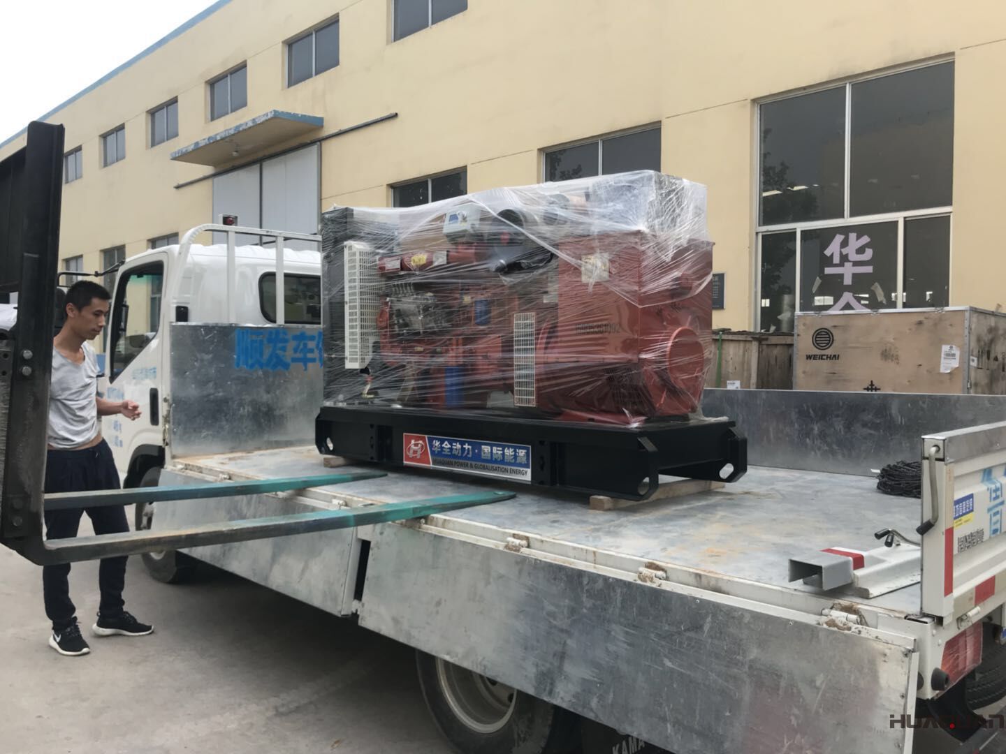 8月2日，一臺(tái)80kw移動(dòng)靜音拖車柴油發(fā)電機(jī)組從華全動(dòng)力成功發(fā)往山東省