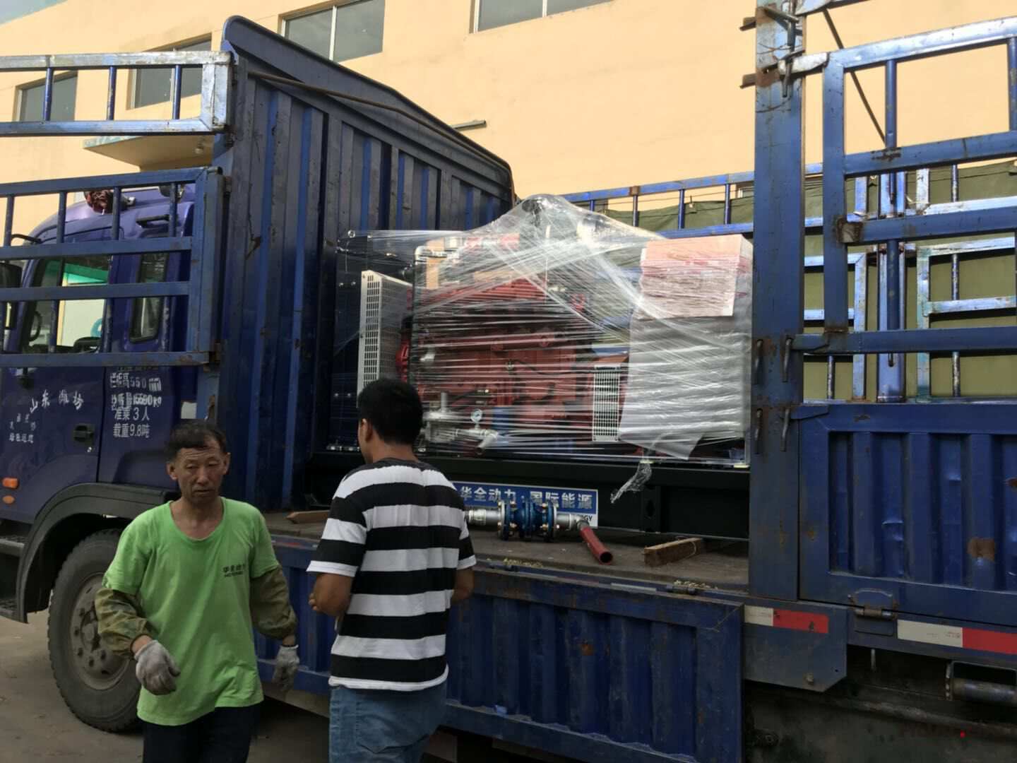 9月14日一臺100kw標(biāo)配型柴油發(fā)電機組發(fā)往四川