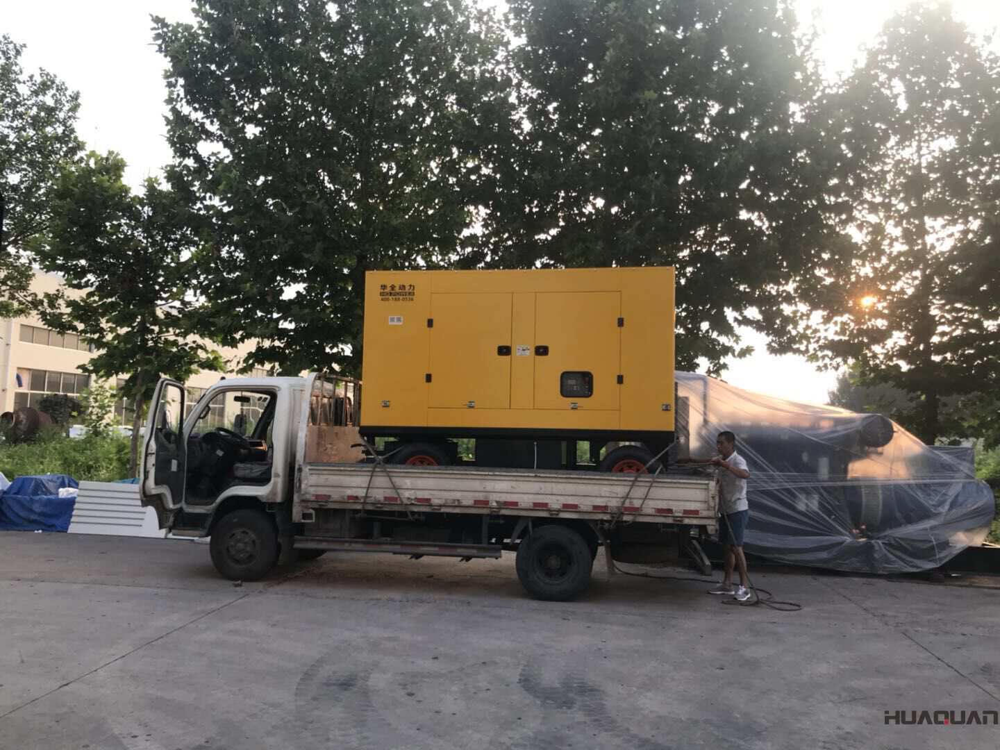 發(fā)貨了！9月19日一臺(tái)300kw移動(dòng)靜音拖車型柴油發(fā)電機(jī)組已發(fā)往安徽