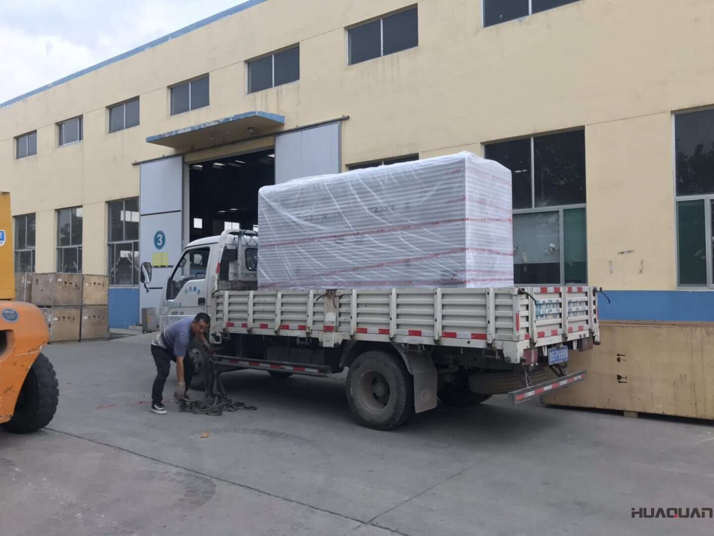 一臺(tái)150kw靜音箱型柴油發(fā)電機(jī)組于10月8日發(fā)往江西    