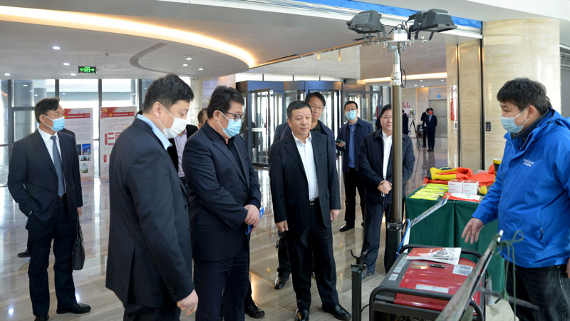 濰坊市領(lǐng)導(dǎo)蒞臨華全動(dòng)力展位，詳細(xì)詢(xún)問(wèn)公司發(fā)展情況、產(chǎn)品情況等